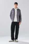 Chaqueta acolchada unicolor cuello alto con costuras