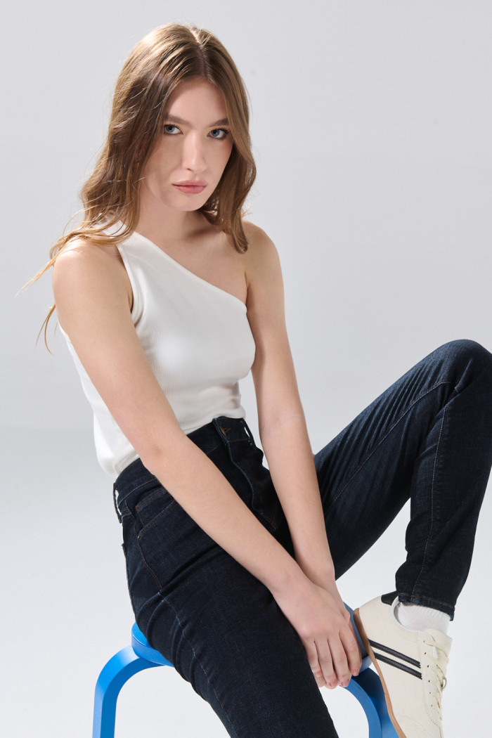 Jean jegging azul súper tiro alto con costuras en contraste