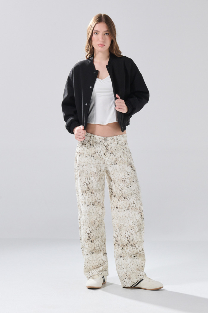 Chaqueta bomber unicolor de Verano Urbano con cuello nerú
