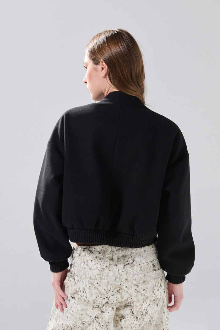 Chaqueta bomber unicolor de Verano Urbano con cuello nerú

