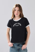 Camiseta college manga corta negra con contrastes blancos