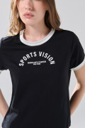 Camiseta college manga corta negra con contrastes blancos