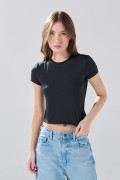 Camiseta unicolor infaltables manga corta con cuello redondo
