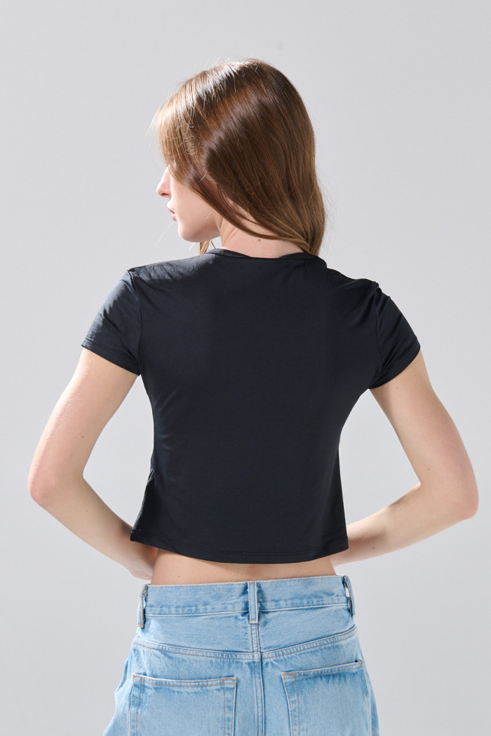 Camiseta unicolor infaltables manga corta con cuello redondo
