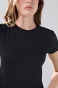 Camiseta unicolor infaltables manga corta con cuello redondo
