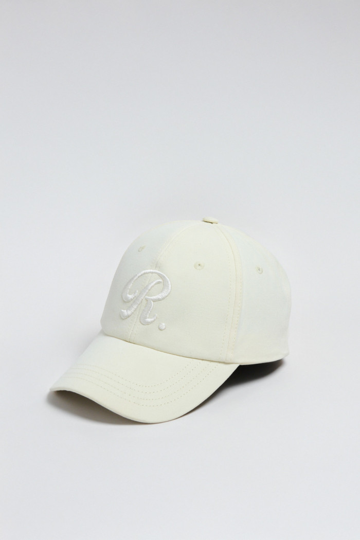 Cachucha amarilla beisbolera con arte de Verano Urbano
