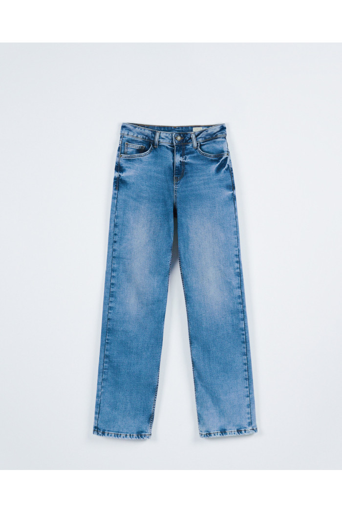 Jean straight leg azul infaltables con bota recta y tiro alto
