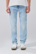 Jean slim infaltables tiro bajo azul claro con desgastes

