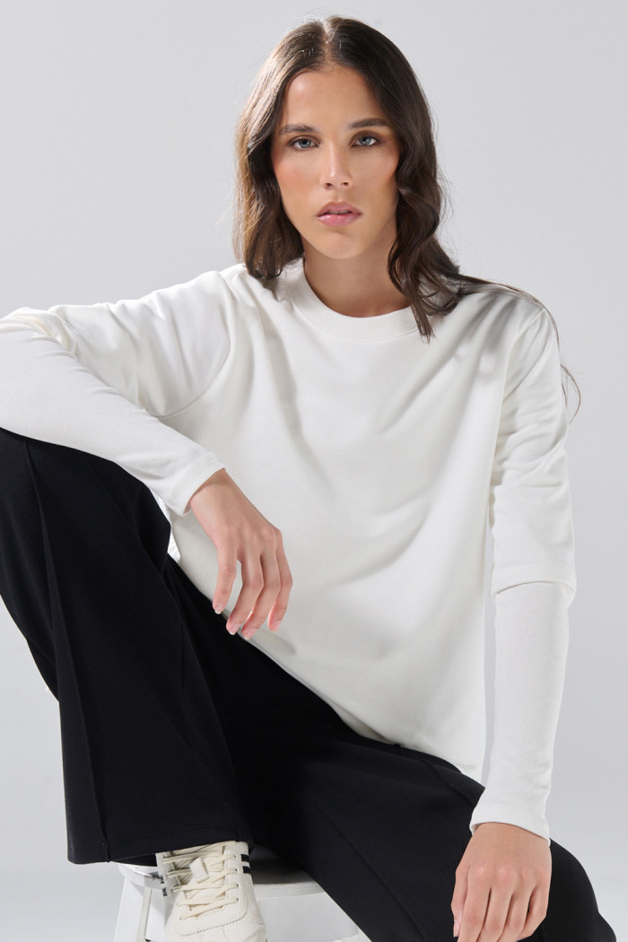 Camiseta manga corta unicolor oversize con aberturas