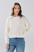 Suéter cuello redondo crema con texturas de cuadros