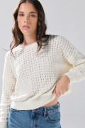 Suéter cuello redondo crema con texturas de cuadros