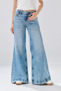 Jean bota recta straight leg infaltables azul con tiro alto
