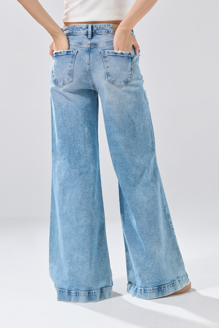Jean bota recta straight leg infaltables azul con tiro alto

