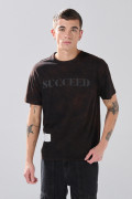 Camiseta negra con manga corta y texto de Verano Urbano
