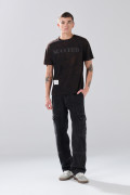 Camiseta negra con manga corta y texto de Verano Urbano
