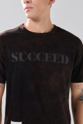 Camiseta negra con manga corta y texto de Verano Urbano

