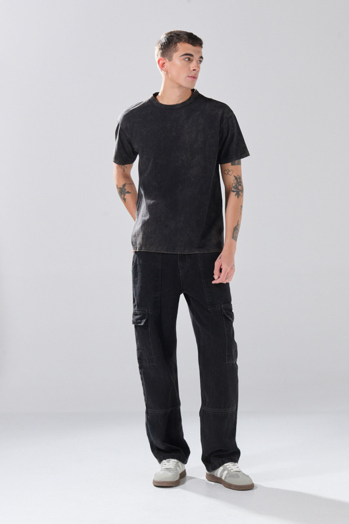 Camiseta negra con textos de Verano Urbano y cuello redondo
