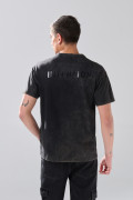 Camiseta negra con textos de Verano Urbano y cuello redondo
