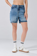 Short tiro súper alto azul medio de jean con botón
