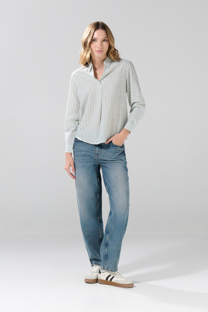 Blusa manga larga crema a rayas con escote en V