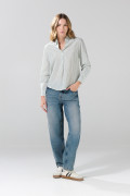 Blusa manga larga crema a rayas con escote en V