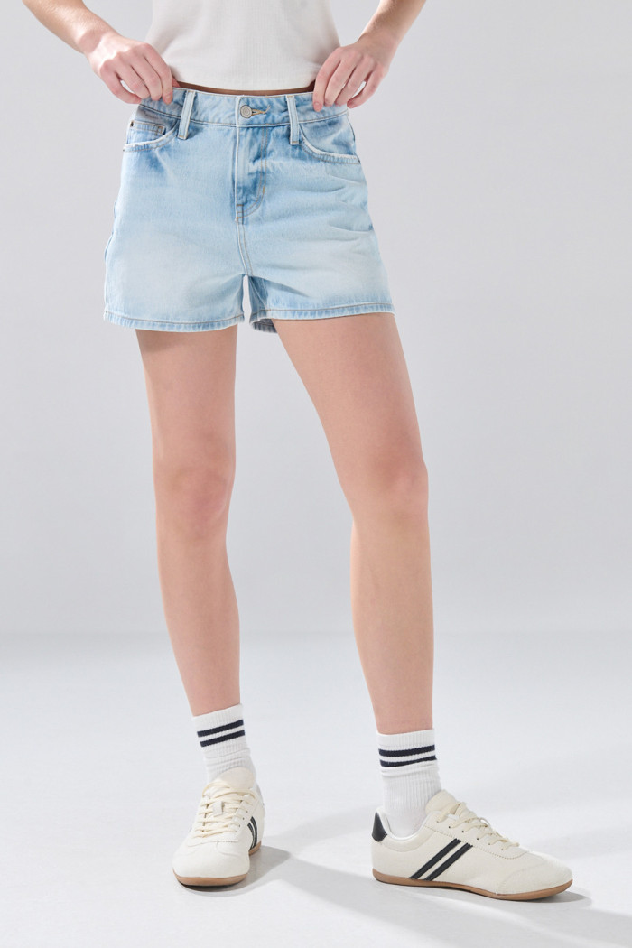 Short de jean infaltables azul con desgastes y tiro alto
