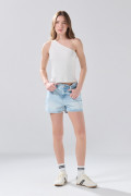 Short de jean infaltables azul con desgastes y tiro alto

