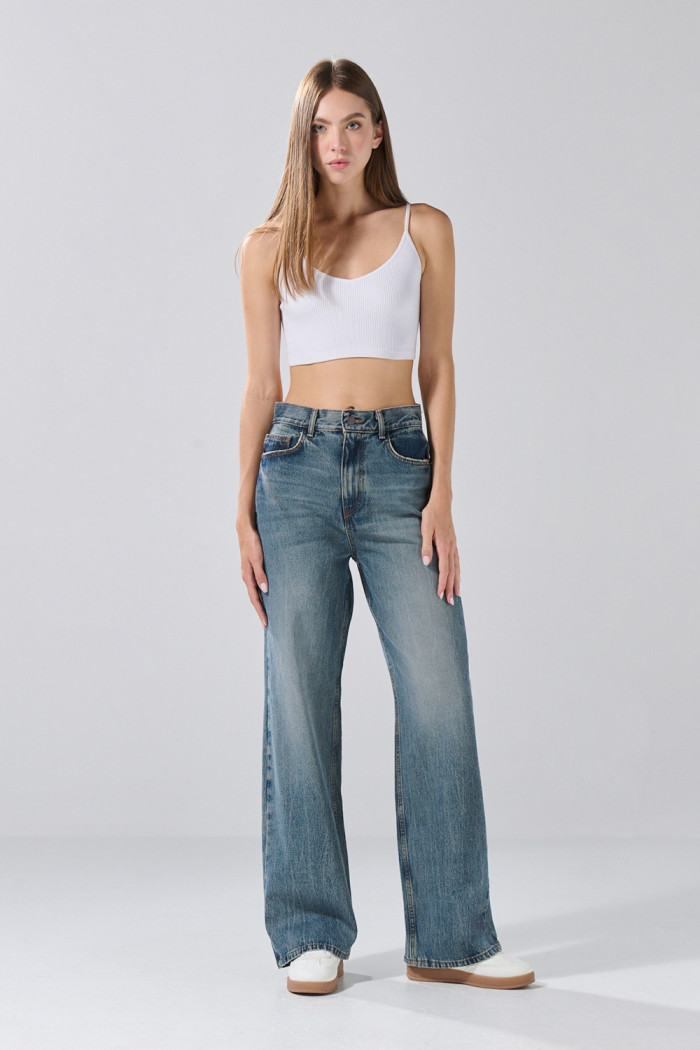 Jean baggy infaltables azul con bota ancha y tiro medio
