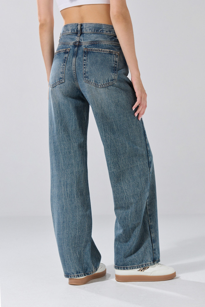 Jean baggy infaltables azul con bota ancha y tiro medio
