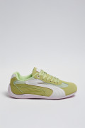 Tenis casuales verdes con diseños blancos y suelas planas
