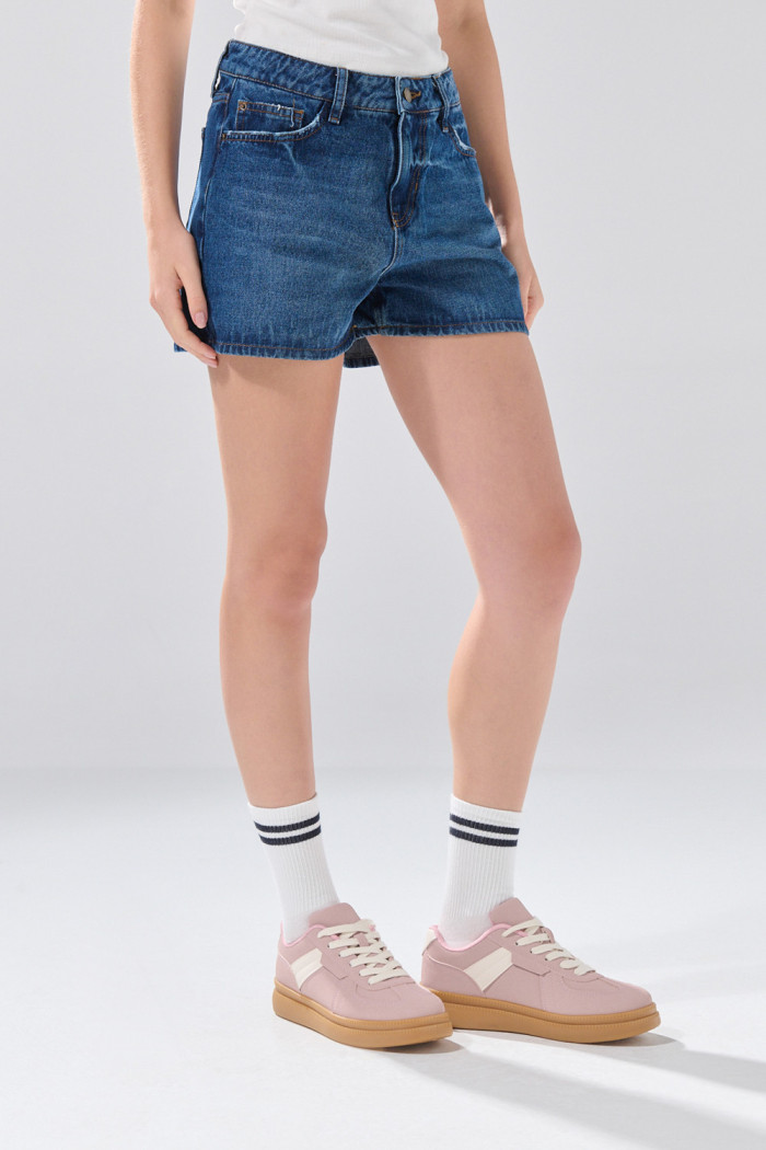 Short tiro alto de jean infaltables azul con cremallera
