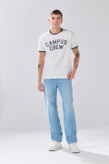 Camiseta cuello redondo crema con contrastes y texto college
