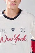 Camiseta cuello V college crema clara con manga larga
