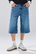 Bermuda de jean jort azul medio con tiro bajo
