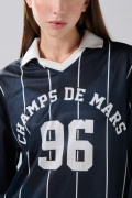 Camiseta manga larga azul intensa con arte college y rayas