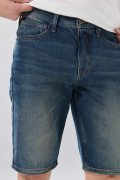 Bermuda slim infaltables azul oscura de jean con costuras
