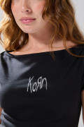 Camiseta negra cuello bandeja y diseño de Korn
