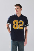 Camiseta azul intensa con cuello V y diseño college