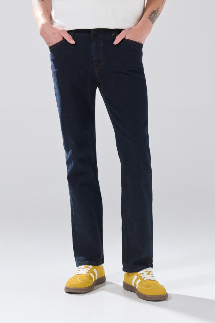 Jean tiro bajo azul straight leg infaltables con bota recta
