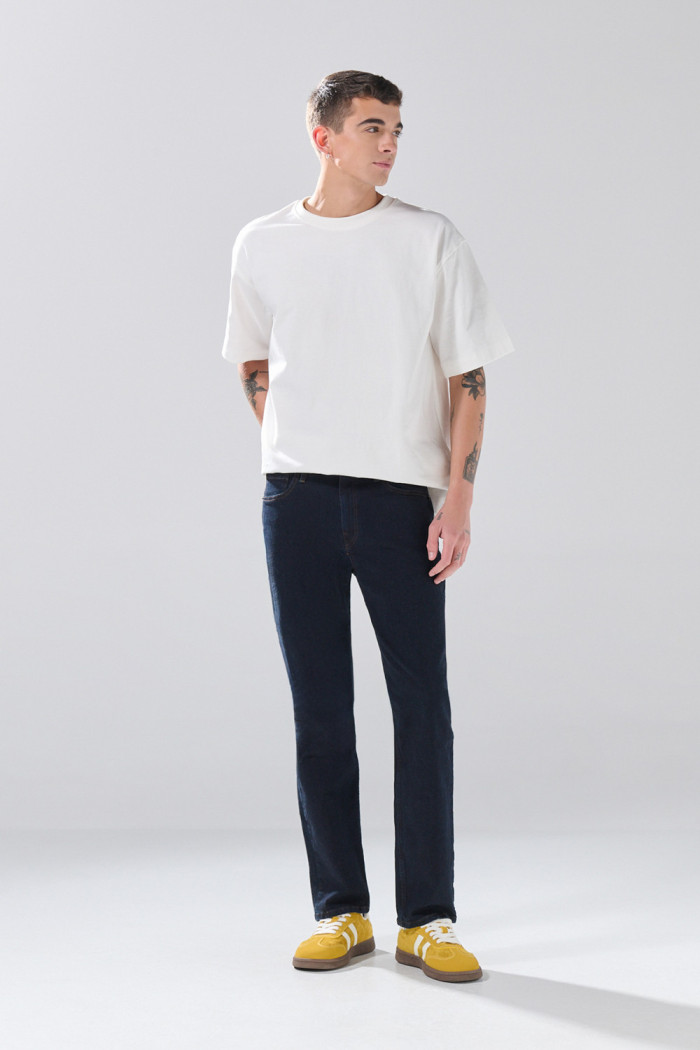 Jean tiro bajo azul straight leg infaltables con bota recta
