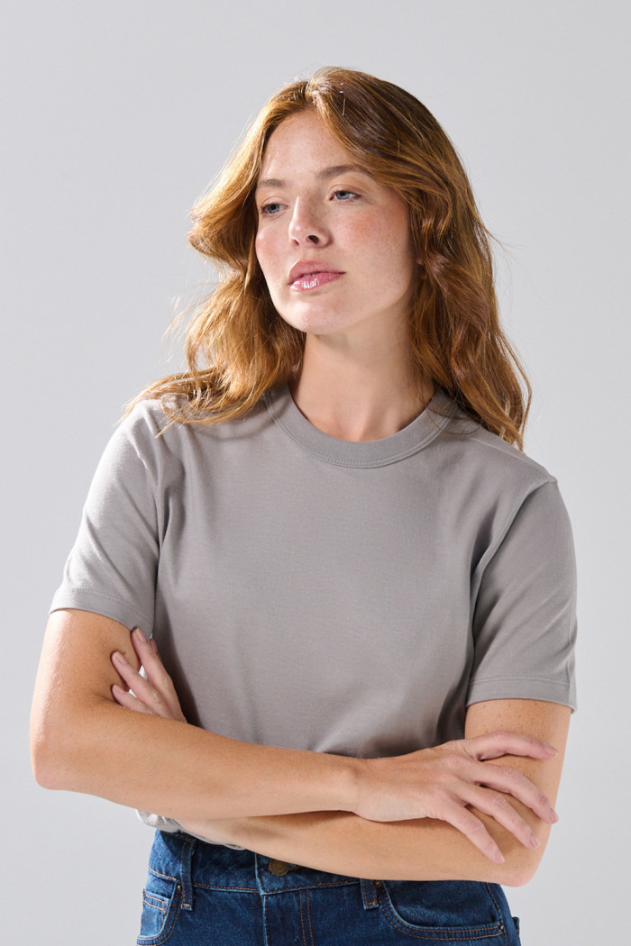 Camiseta ajustada infaltables con manga corta unicolor
