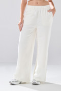 Pantalón unicolor jogger con bolsillos laterales y bota ancha