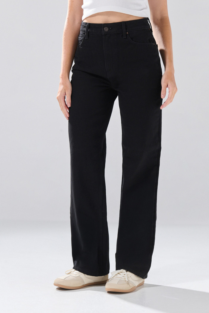 Jean 90´S infaltables tiro alto negro con bota recta
