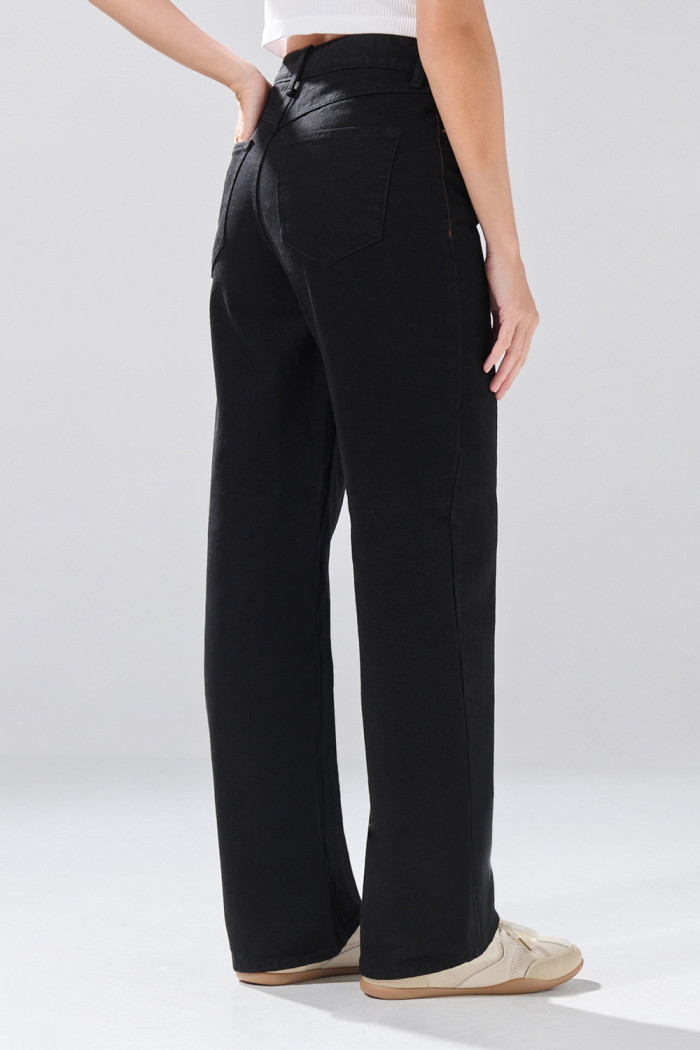 Jean 90´S infaltables tiro alto negro con bota recta
