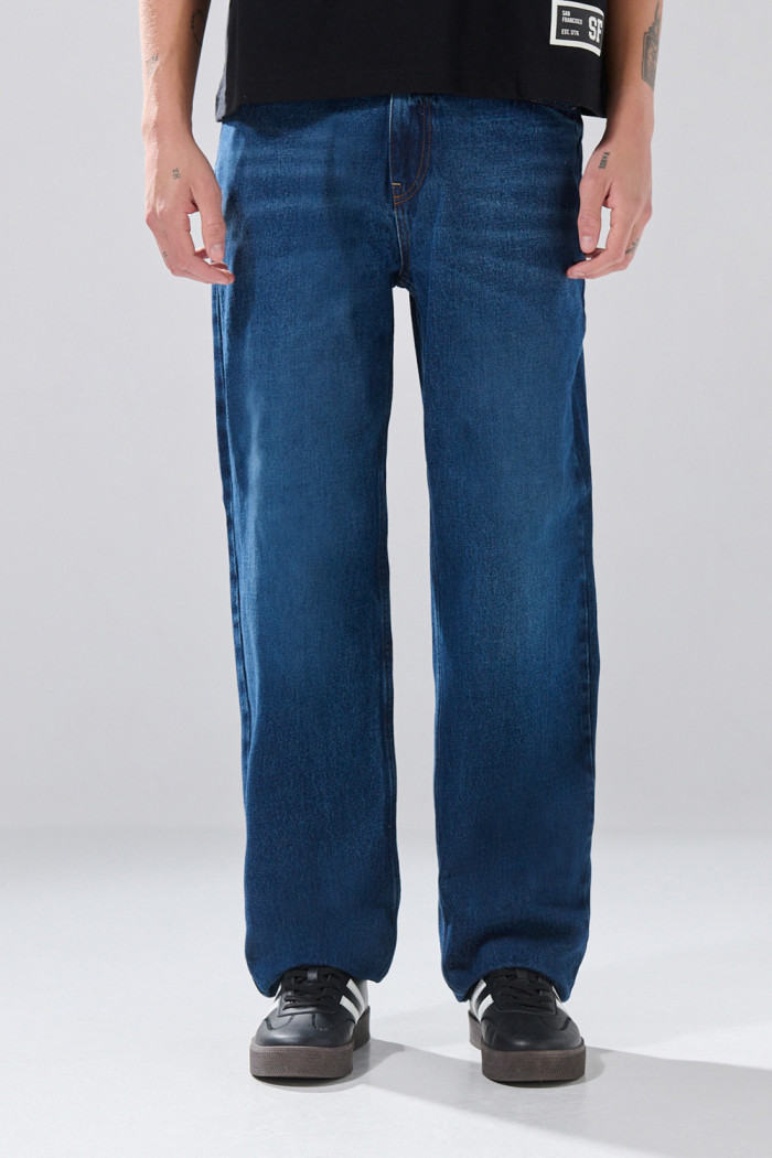 Jean baggy infaltables azul oscuro tiro medio con bota ancha