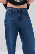 Jean baggy infaltables azul oscuro tiro medio con bota ancha