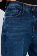 Jean baggy infaltables azul oscuro tiro medio con bota ancha