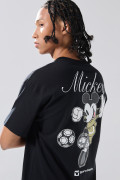Camiseta negra con cuello redondo y diseños de Mickey

