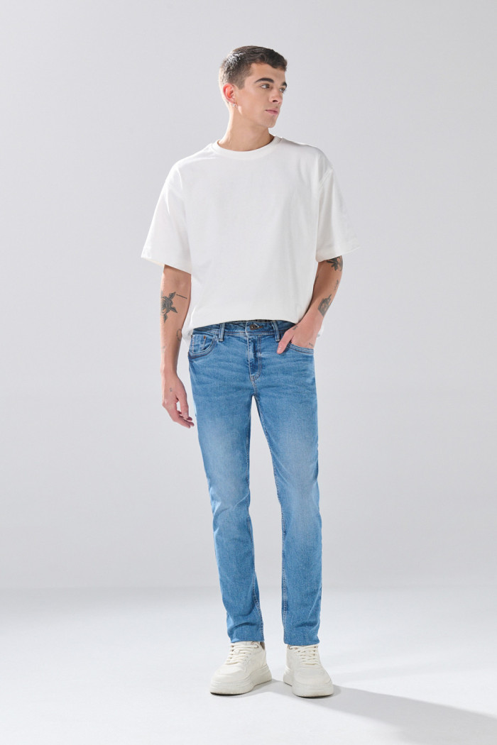 Jean azul medio skinny infaltables 5 bolsillos con tiro bajo
