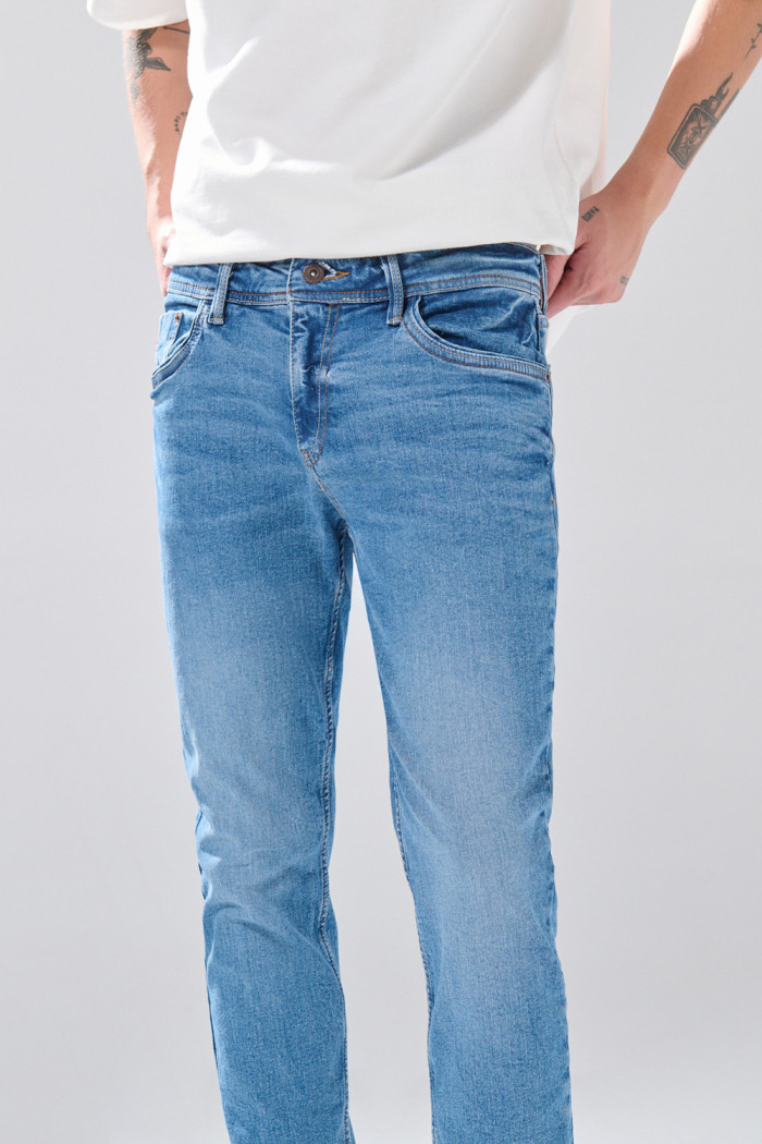 Jean azul medio skinny infaltables 5 bolsillos con tiro bajo
